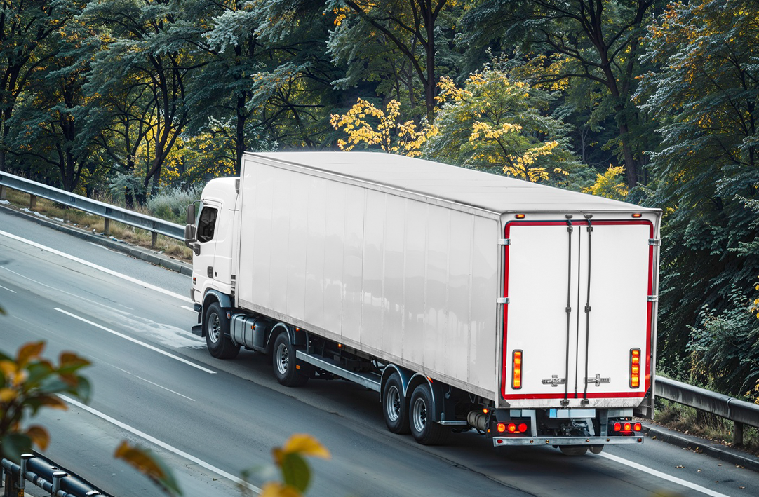 Tırlarda Motor Yağı Kontrolü ve Değişimi: Uzun Motor Ömrü için Önemli İpuçları